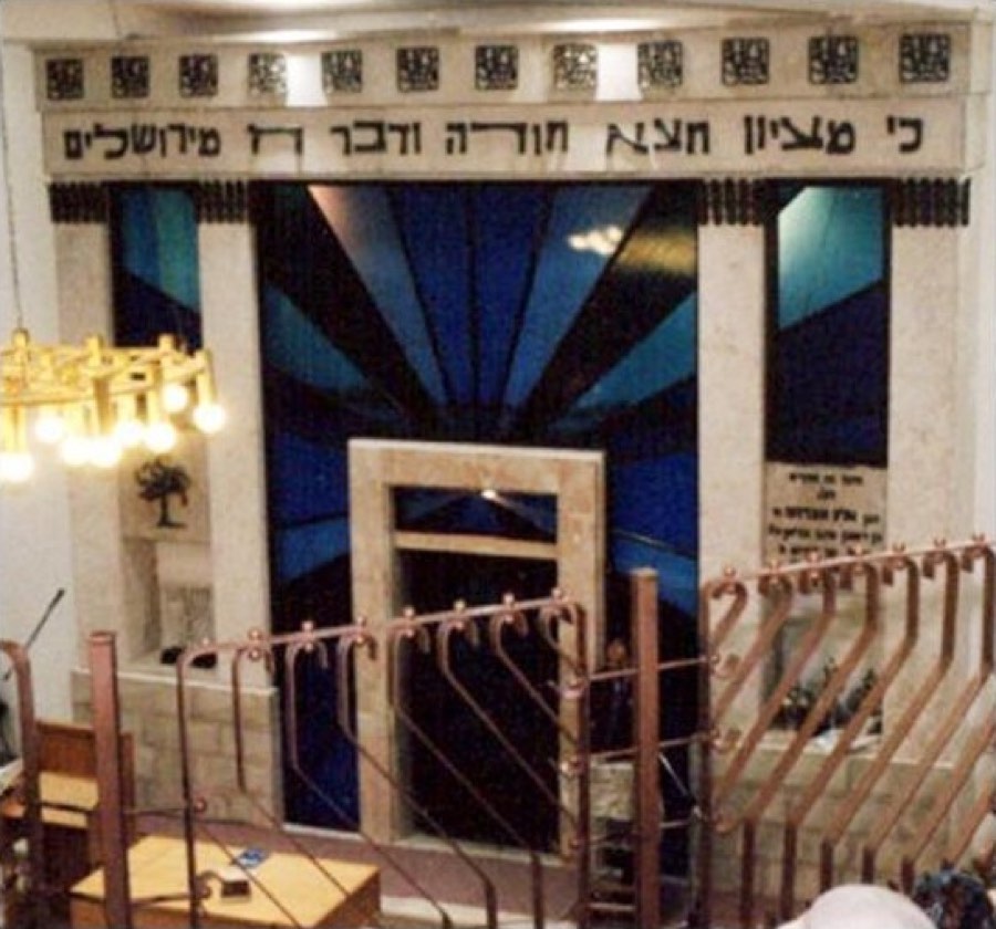 ארון הקודש בבית הכנסת